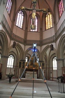 Scanner in der Kirche